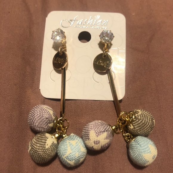 Earring - Picture 8 of 16